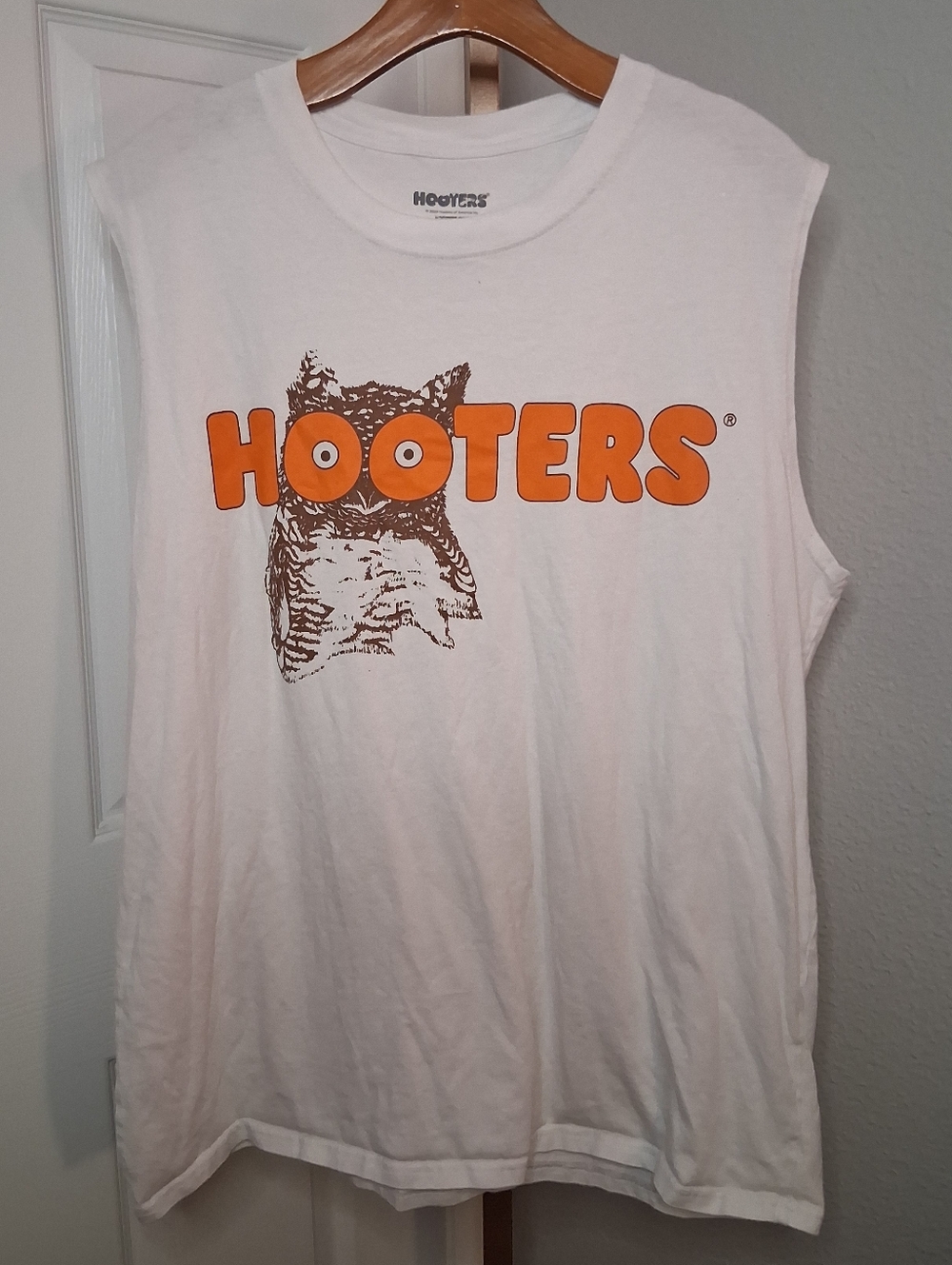 Hooters T Shirt XL Unisex